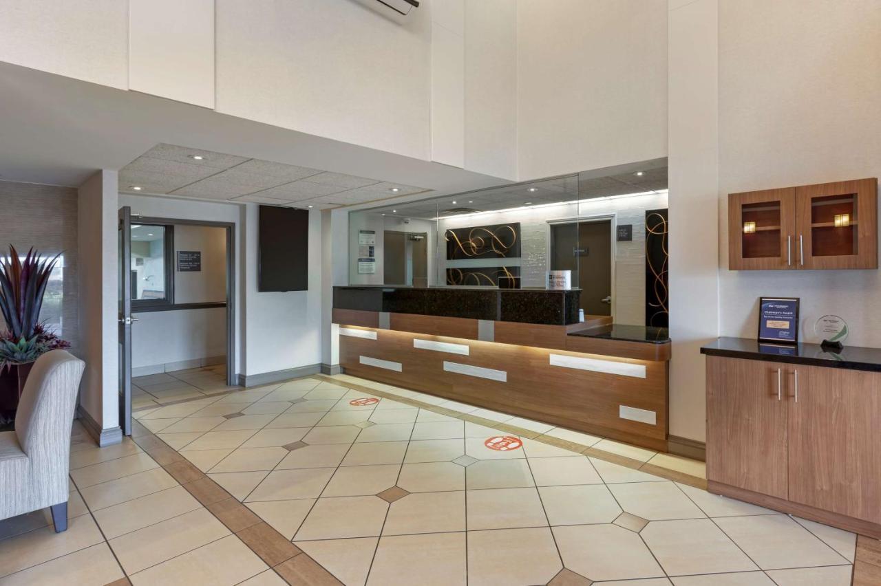 Best Western Plus Burlington Inn & Suites Exterior photo