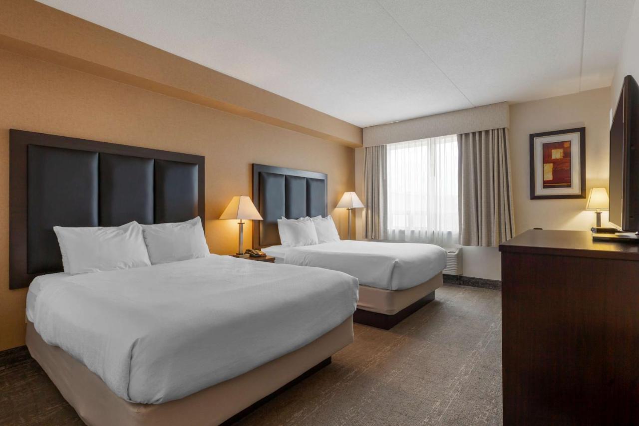 Best Western Plus Burlington Inn & Suites Exterior photo