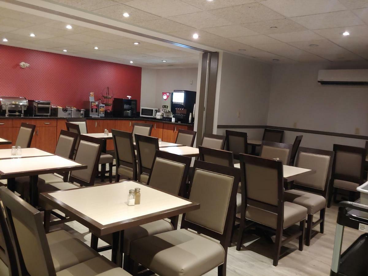 Best Western Plus Burlington Inn & Suites Exterior photo
